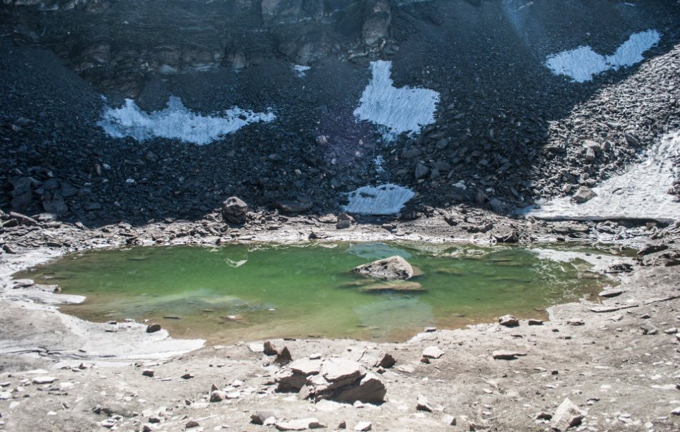 Roopkund Lake, Chamoli, Uttarakhand - Vushii.com